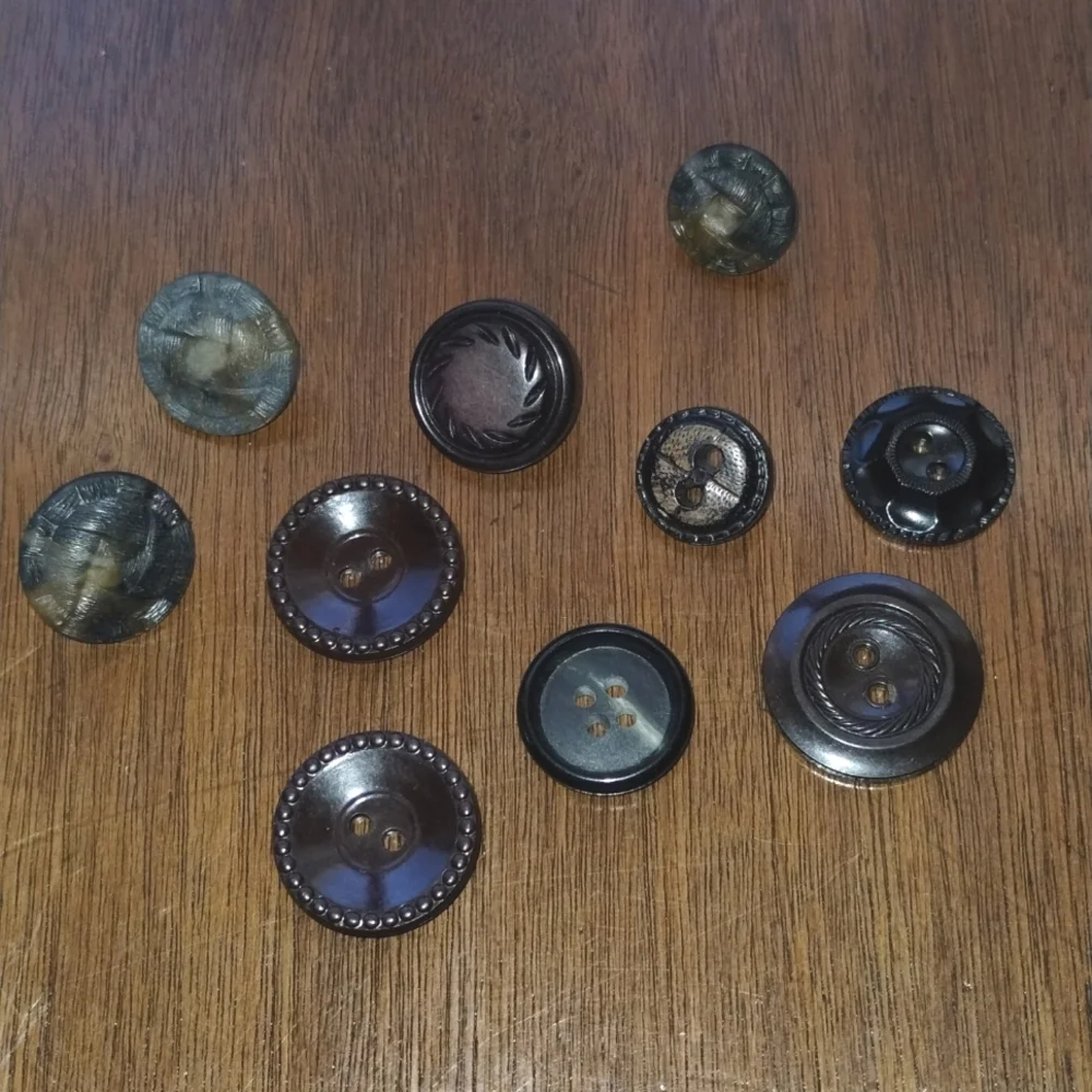 Assorted Brown Buttons